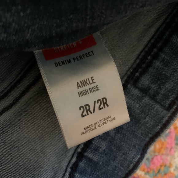 Express High Rise Ripped Skinny Jeans - Picture 4 of 6